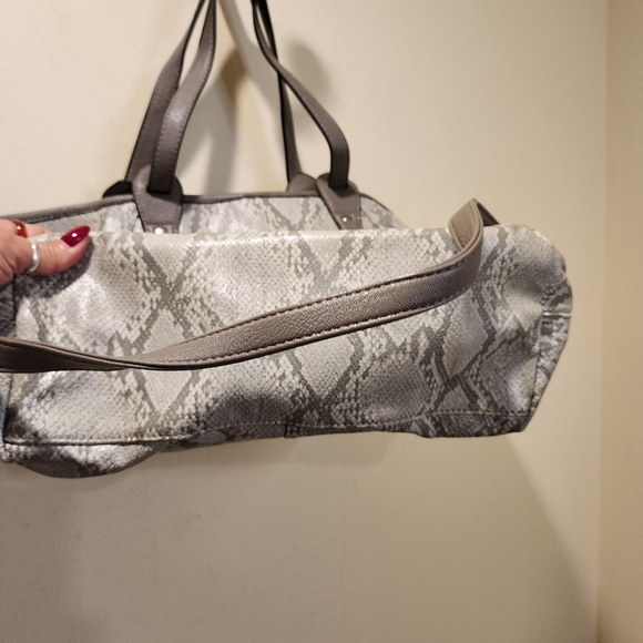 LOUENHIDE Gray Snake Print Large Tote Bag - Picture 6 of 13